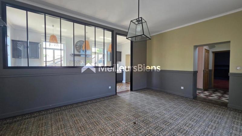 Maison - 227 m² - 9 pièces