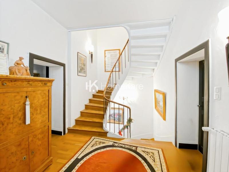 Maison de maîtres - 300 m² - 8 pièces