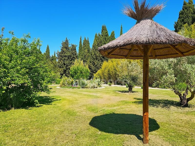 Maison - 628 m² - 9 pièces