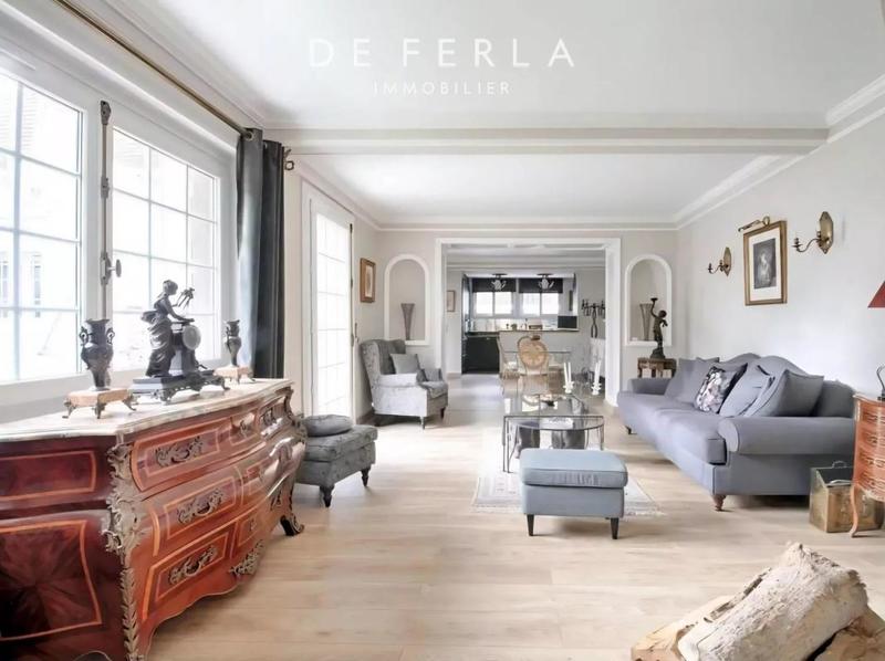 Demeure - 200 m² - 7 pièces