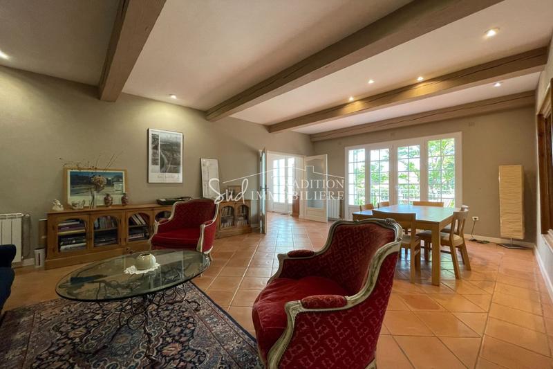 Maison - 256 m² - 8 pièces