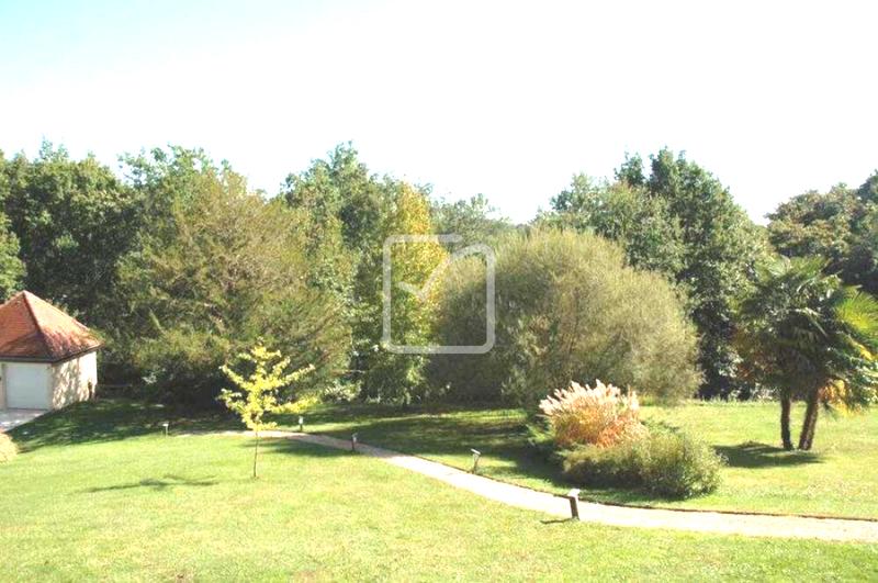 Maison - 330 m² - 12 pièces