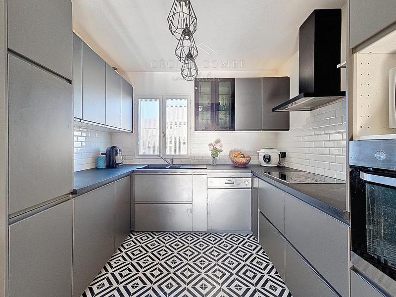 Pavillon - 180 m² - 7 pièces