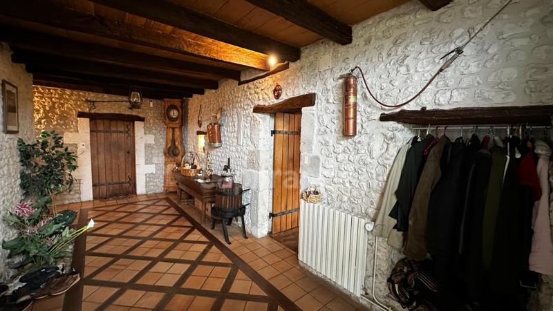 Maison - 313 m² - 10 pièces