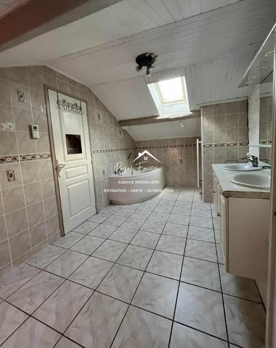 Maison - 155 m² - 7 pièces