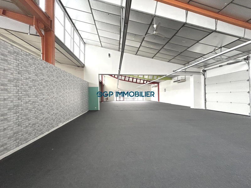 Local commercial - 605 m² - 3 pièces