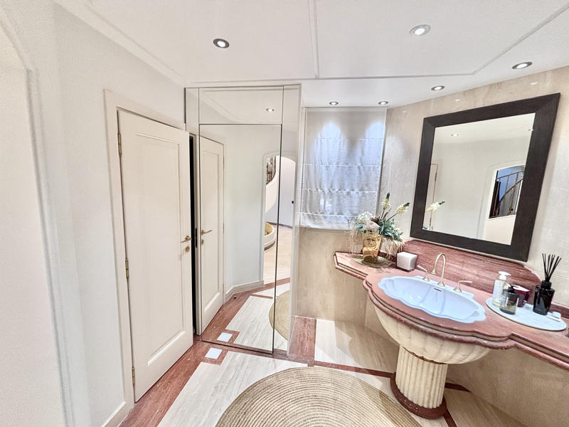 Villa - 530 m² - 10 pièces