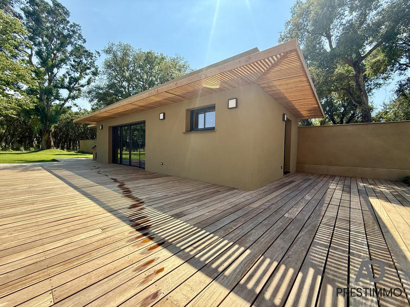 Villa - 250 m² - 6 pièces