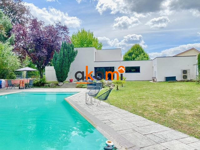 Maison - 200 m² - 5 pièces