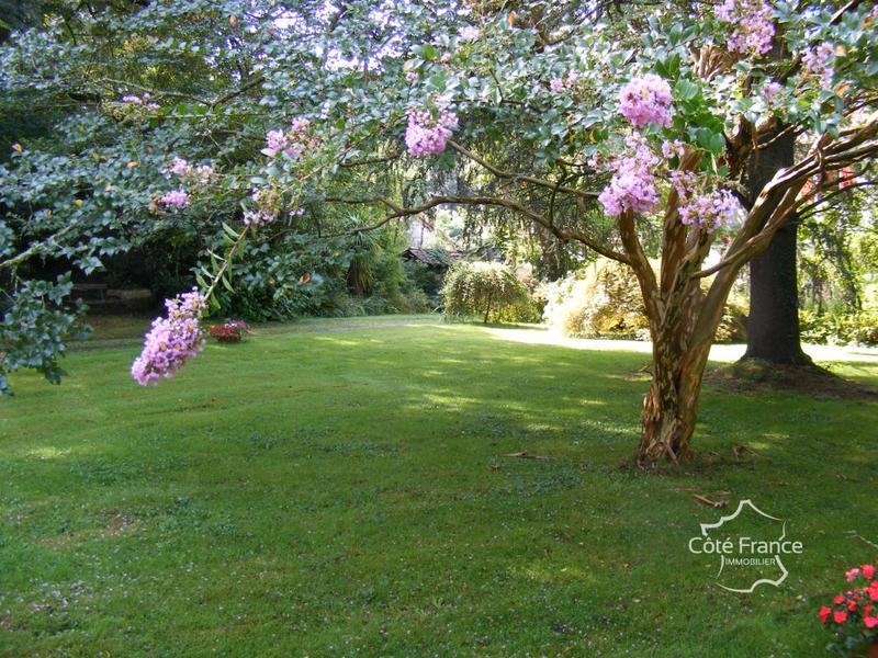 Propriété - 495 m² - 16 pièces