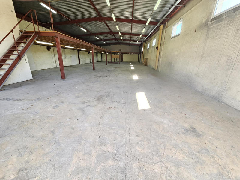 Entrepôt - 600 m²