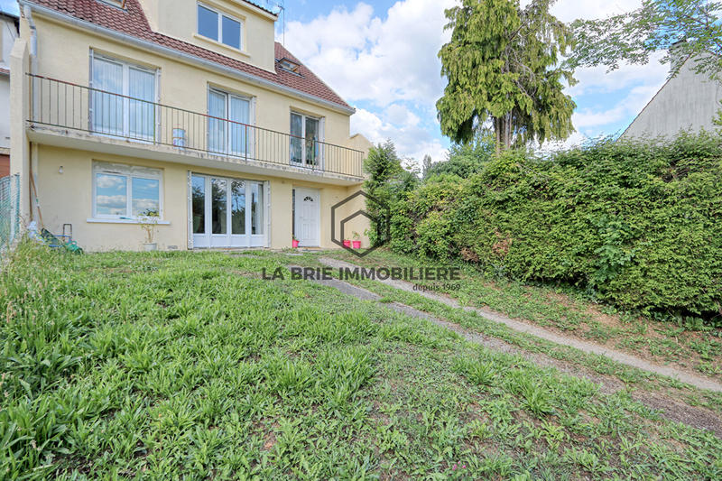 Maison - 206 m² - 8 pièces