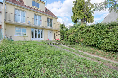 Maison - 206 m² - 8 pièces