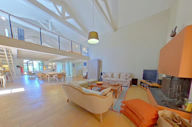 Maison - 210 m² - 5 pièces