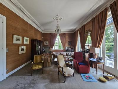 Maison - 338 m² - 8 pièces