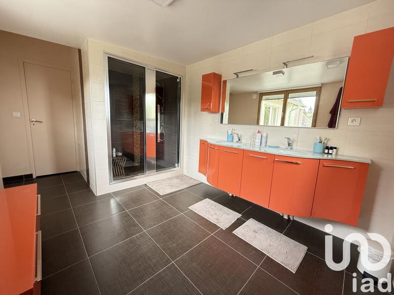 Maison - 237 m² - 10 pièces