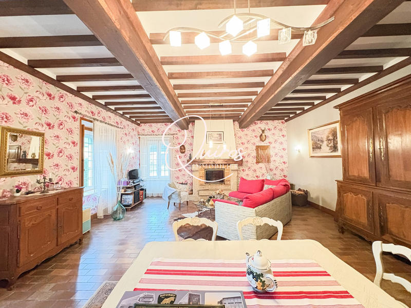 Maison - 230 m² - 7 pièces