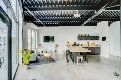 Local d'activités - 146 m²