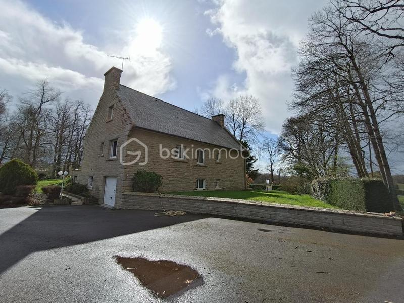 Demeure - 240 m² - 13 pièces