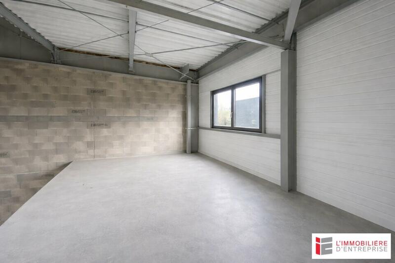 Local d'activité / Entrepôt - 256 m²