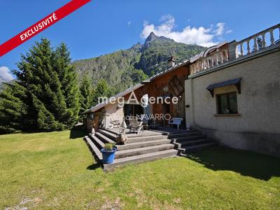 Maison - 247 m² - 7 pièces