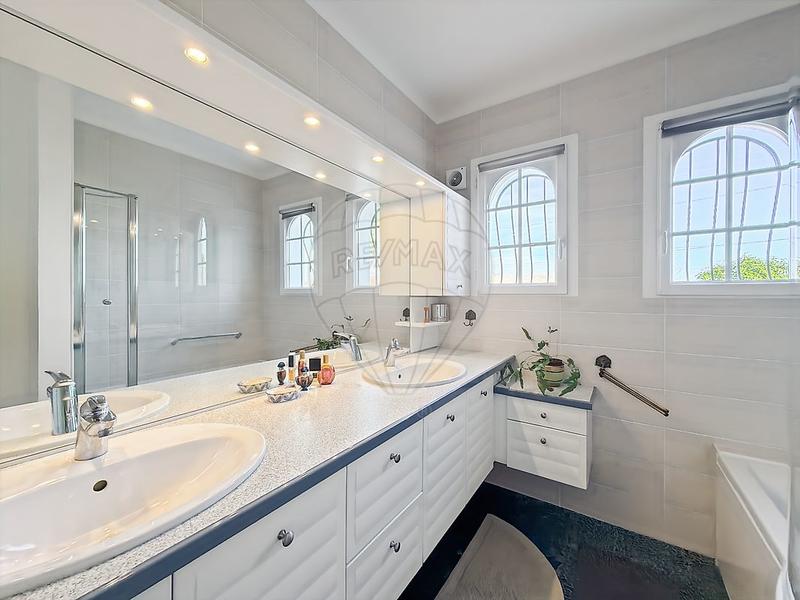 Maison bourgeoise - 211 m² - 4 pièces