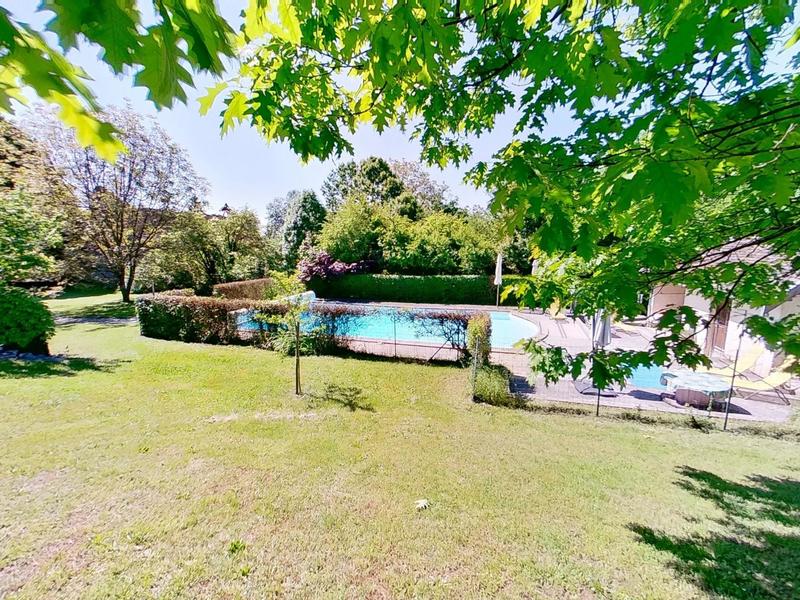 Maison traditionnelle - 248 m² - 7 pièces