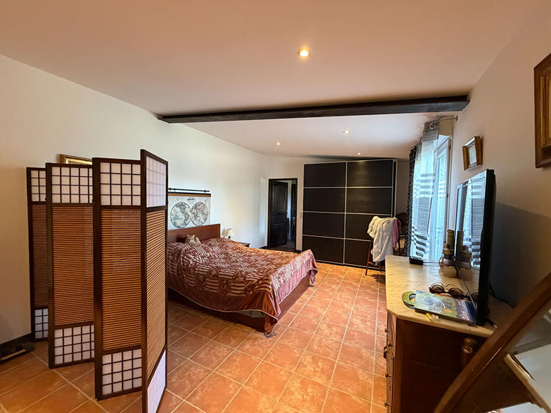 Maison - 300 m² - 9 pièces