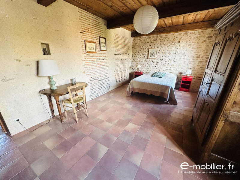 Maison contemporaine - 303 m² - 9 pièces