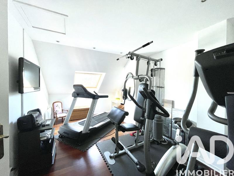 Maison - 238 m² - 9 pièces