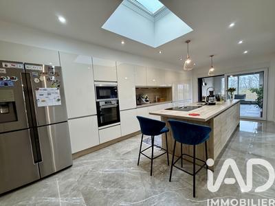 Maison - 214 m² - 7 pièces