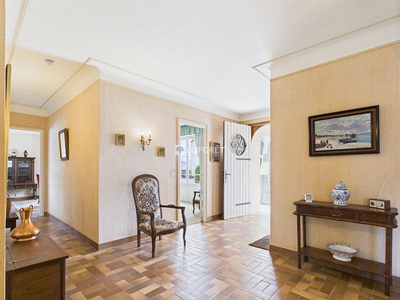 Maison - 204 m² - 8 pièces