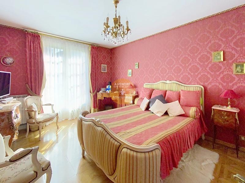 Maison - 181 m² - 7 pièces