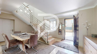 Maison - 235 m² - 8 pièces