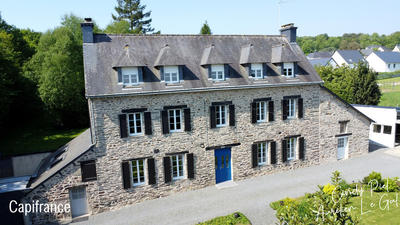 Maison - 256 m² - 9 pièces