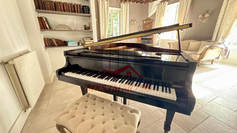 Demeure - 220 m² - 8 pièces