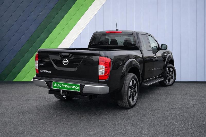 Nissan Navara II King-Cab 2.3 Dci 160 n-Connecta 21.500 Ht