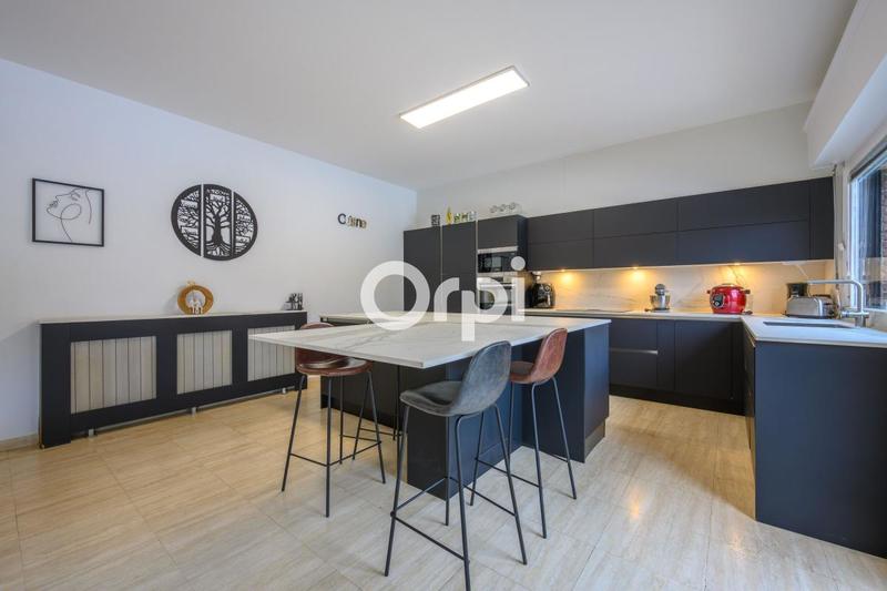 Maison - 250 m² - 6 pièces