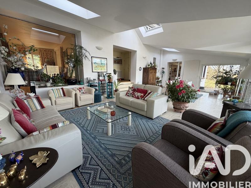 Maison - 275 m² - 8 pièces