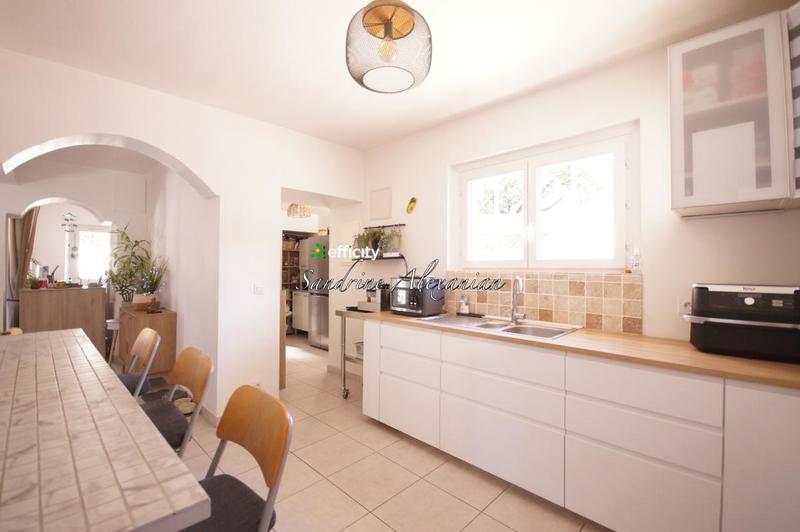 Maison - 280 m² - 7 pièces