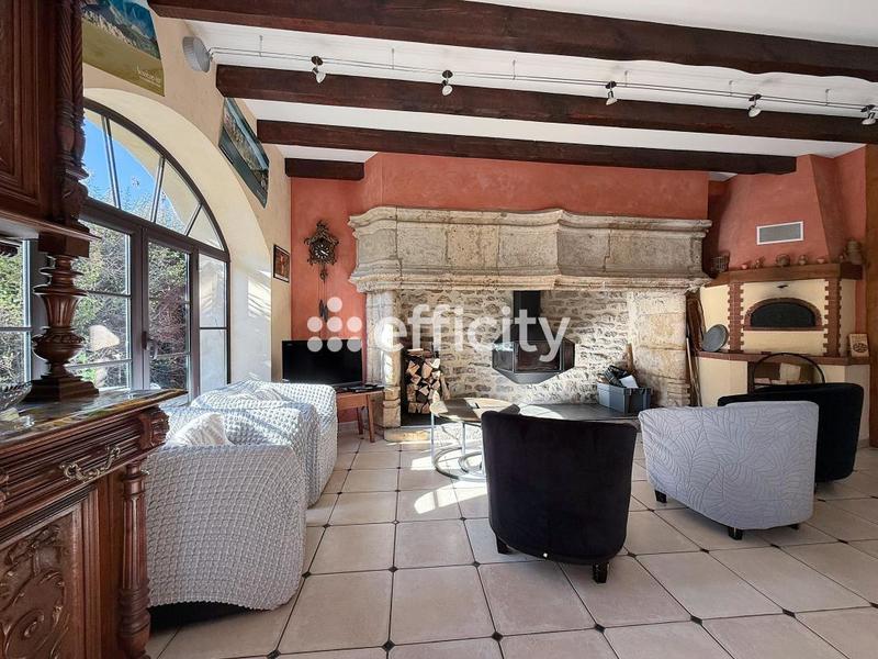 Maison - 275 m² - 9 pièces