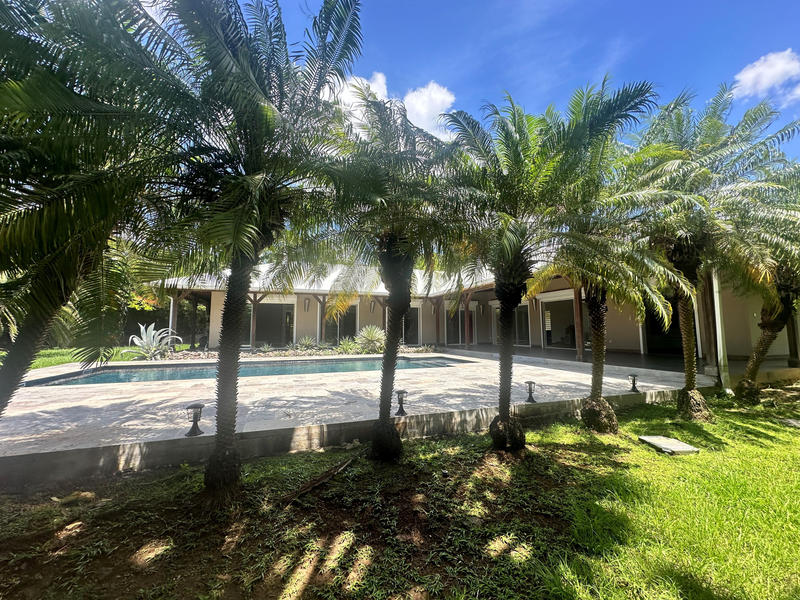 Maison - 214 m² - 6 pièces