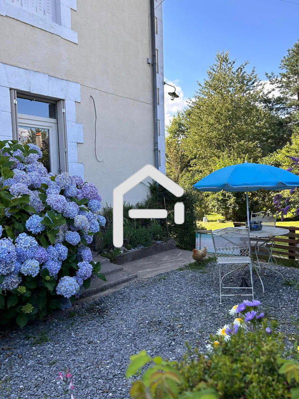 Maison - 280 m² - 10 pièces