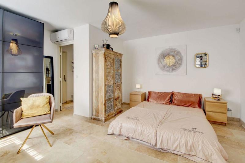 Maison - 203 m² - 8 pièces