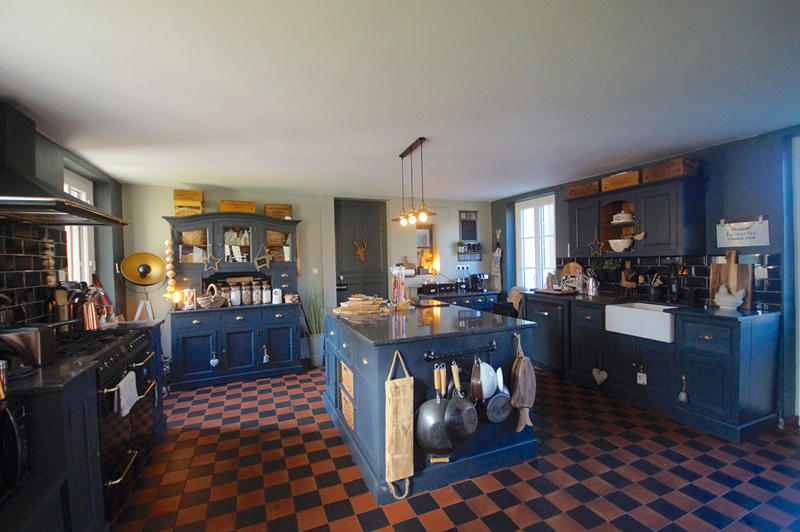 Demeure - 358 m² - 13 pièces