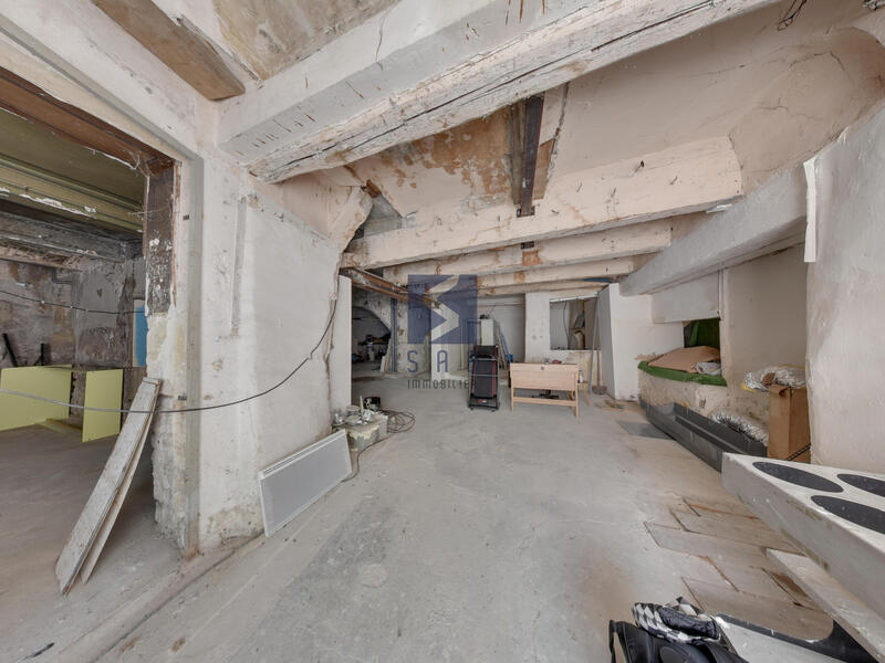 Local commercial - 136 m² - 1 pièce