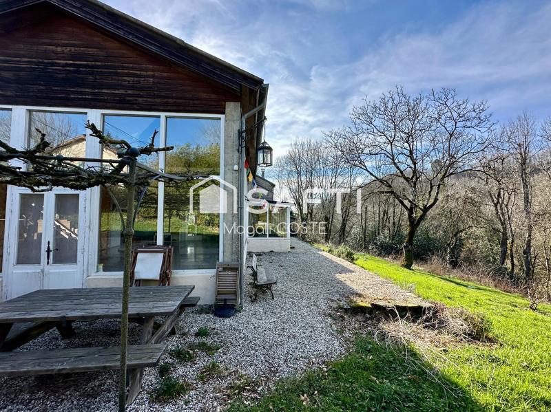 Maison - 440 m² - 12 pièces