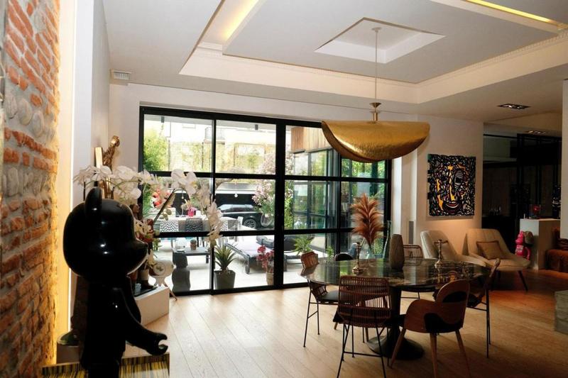 Maison - 416 m² - 8 pièces