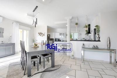 Maison - 190 m² - 5 pièces