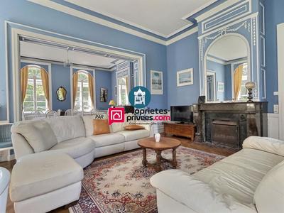 Maison - 600 m² - 32 pièces